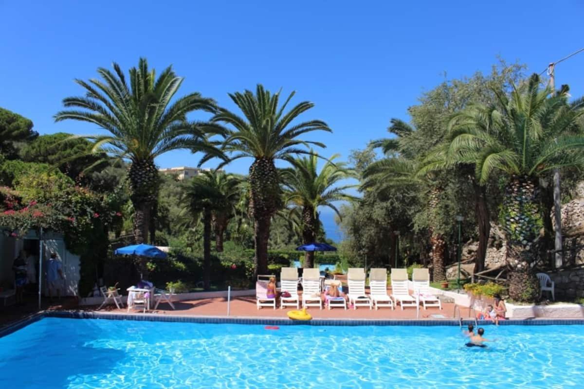 Un Paradiso A Sorrento Con Piscina Massa Lubrense Bagian luar foto