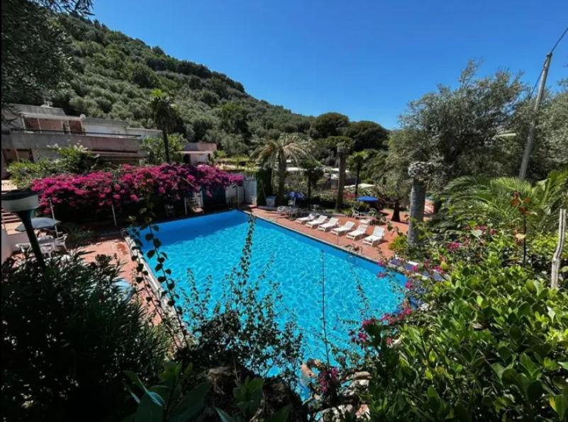 Un Paradiso A Sorrento Con Piscina Massa Lubrense Bagian luar foto