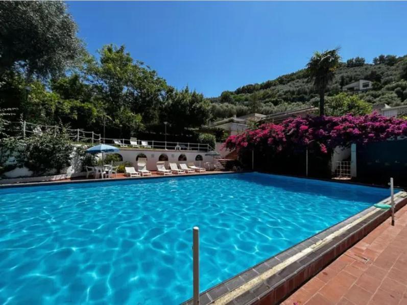 Un Paradiso A Sorrento Con Piscina Massa Lubrense Bagian luar foto